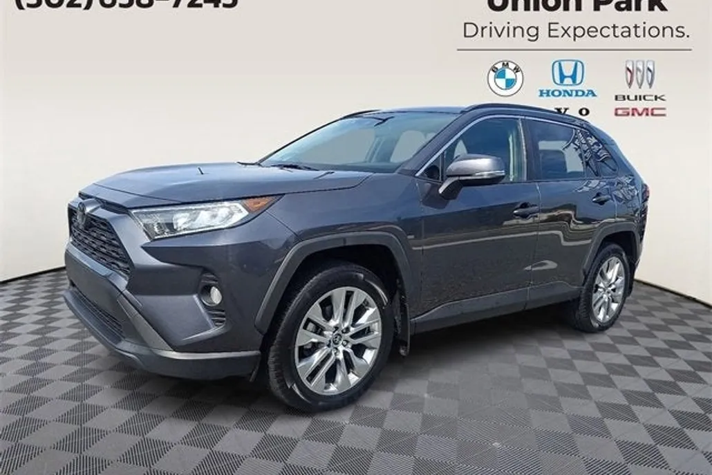 2019 Toyota RAV4 XLE Premium photo 1