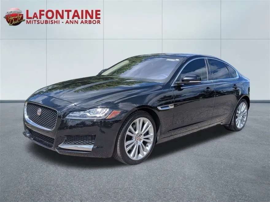 2017 Jaguar XF 20d Prestige photo 1