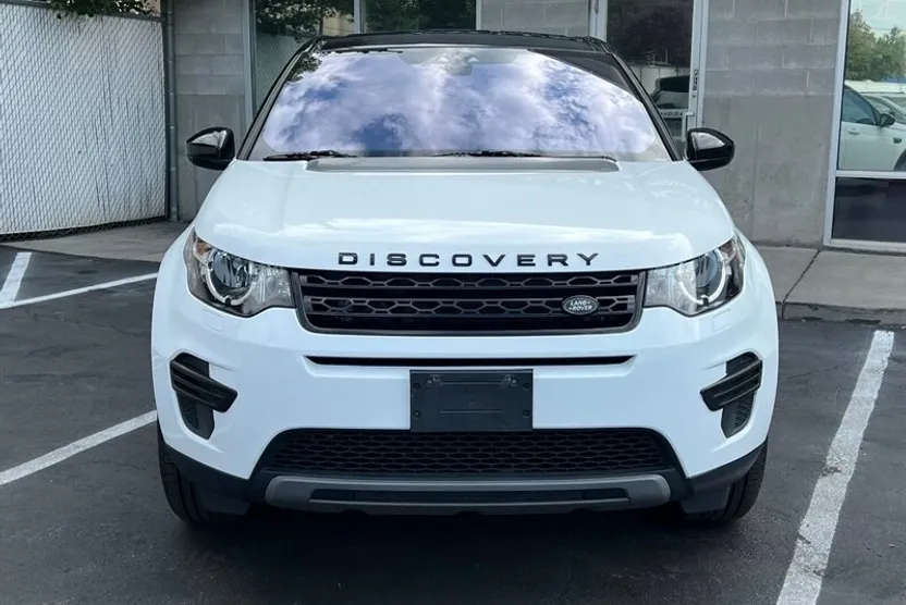 2019 Land Rover Discovery Sport SE photo 1