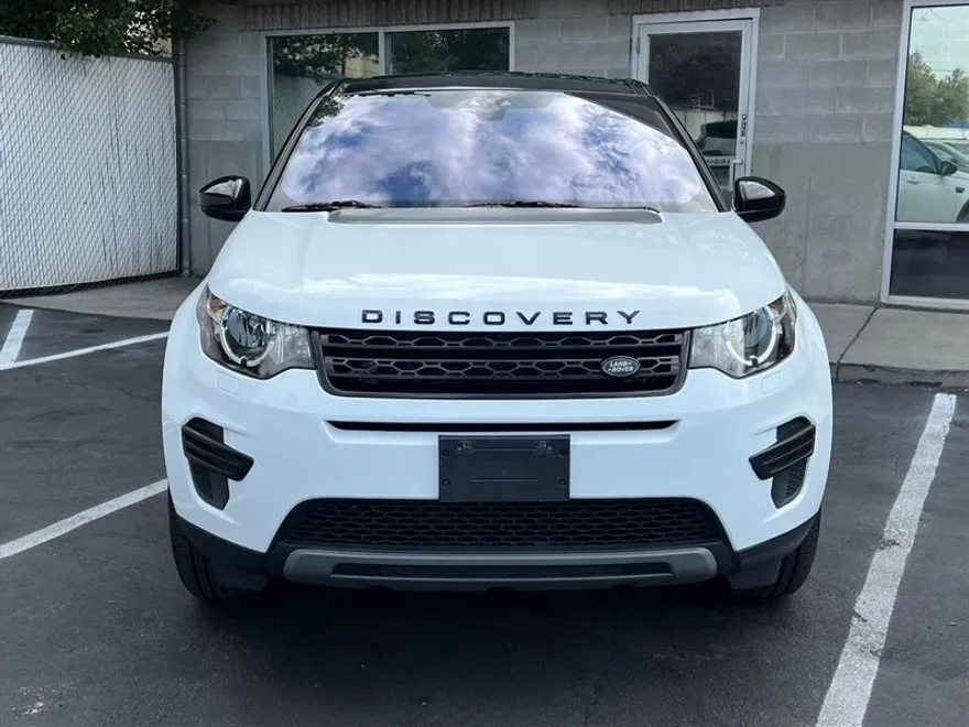 2019 Land Rover Discovery Sport SE photo 1