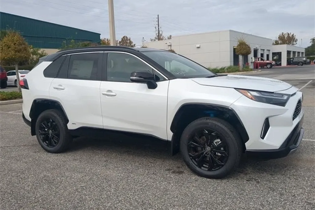 2025 Toyota RAV4 Hybrid XSE photo 1