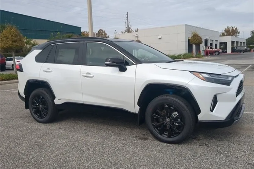 2025 Toyota RAV4 Hybrid XSE photo 1