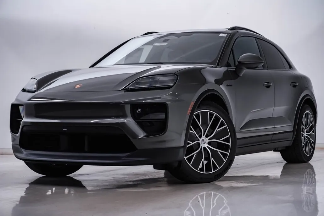 2025 Porsche Macan Electric photo 1