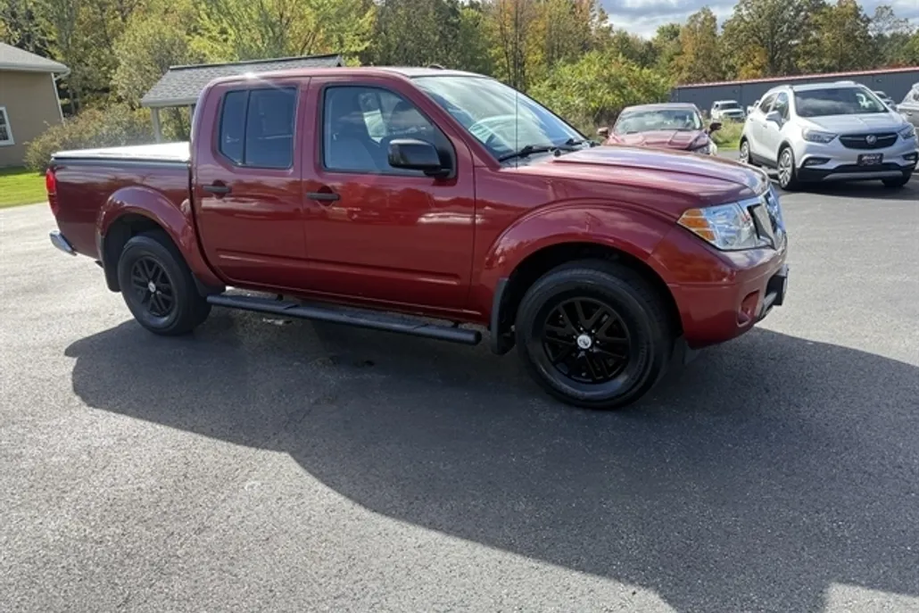 2016 Nissan Frontier SV Crew Cab photo 1