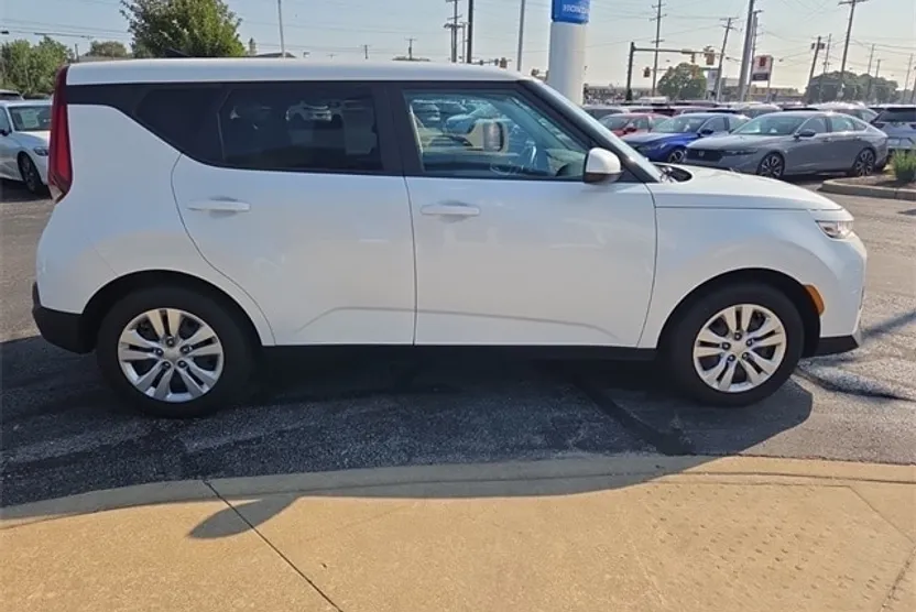 2020 Kia Soul LX photo 1