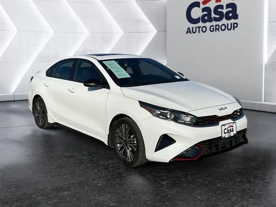 2023 Kia Forte GT-Line photo 1