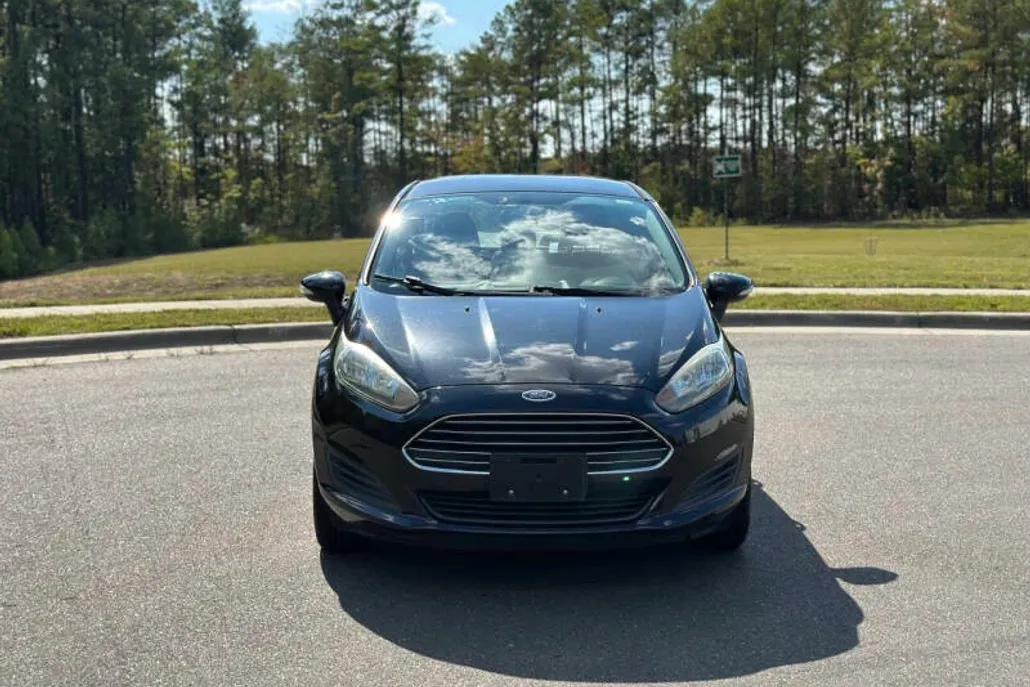 2014 Ford Fiesta SE photo 1