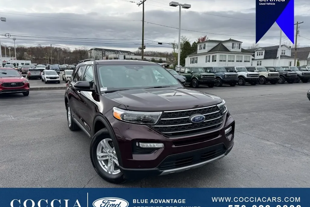 2023 Ford Explorer XLT photo 1