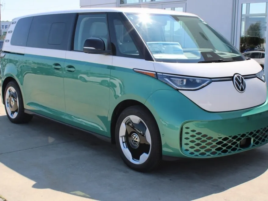 2025 Volkswagen ID. Buzz Pro Plus photo 1