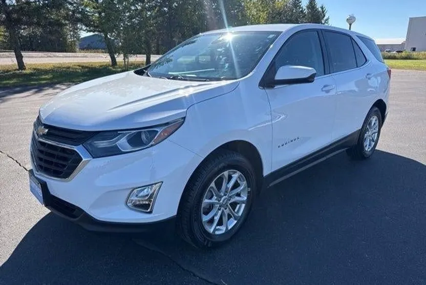 2020 Chevrolet Equinox LT photo 1