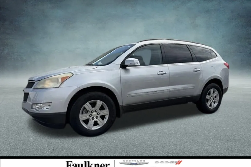 2010 Chevrolet Traverse 1LT photo 1