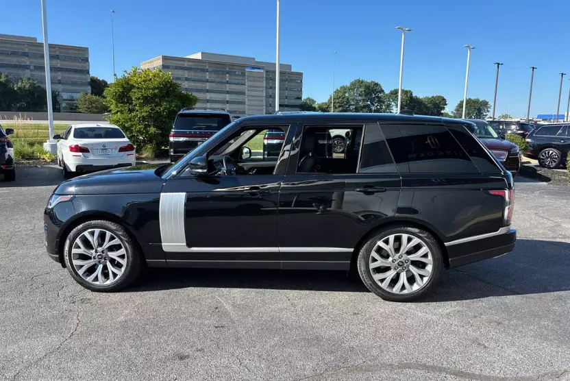 2022 Land Rover Range Rover P525 HSE HSE Westminster Edition photo 1