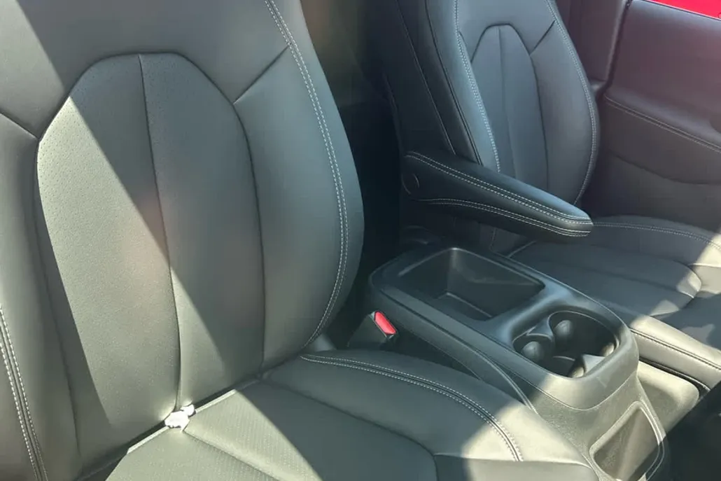 2026 Chrysler Voyager LE photo 1