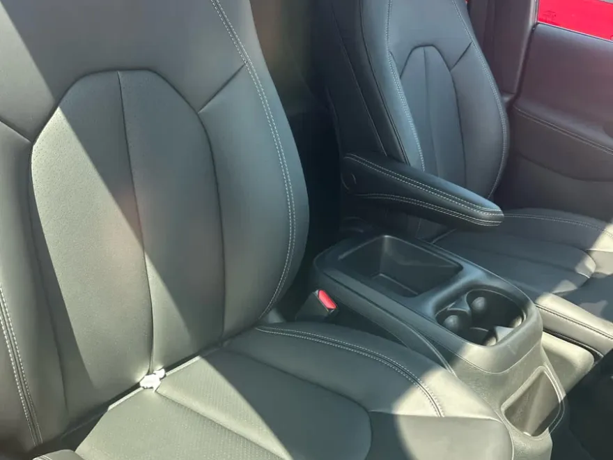 2026 Chrysler Voyager LE photo 1