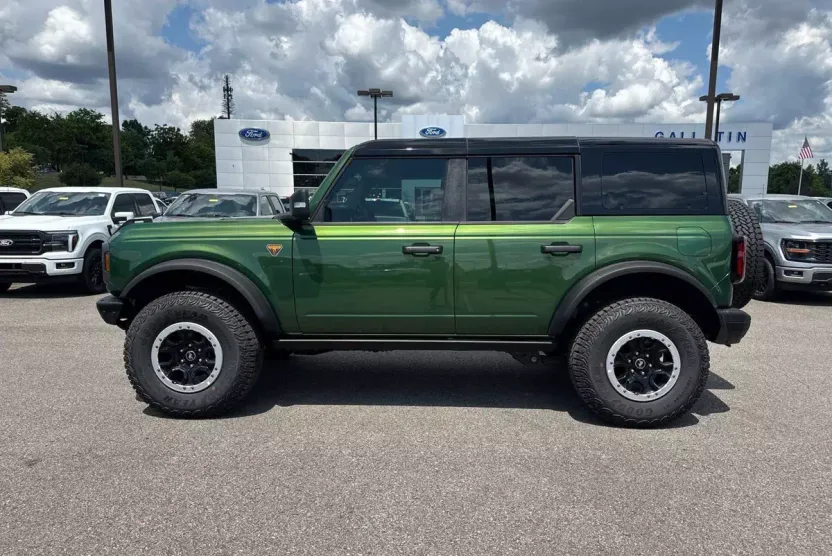 2025 Ford Bronco Badlands photo 1
