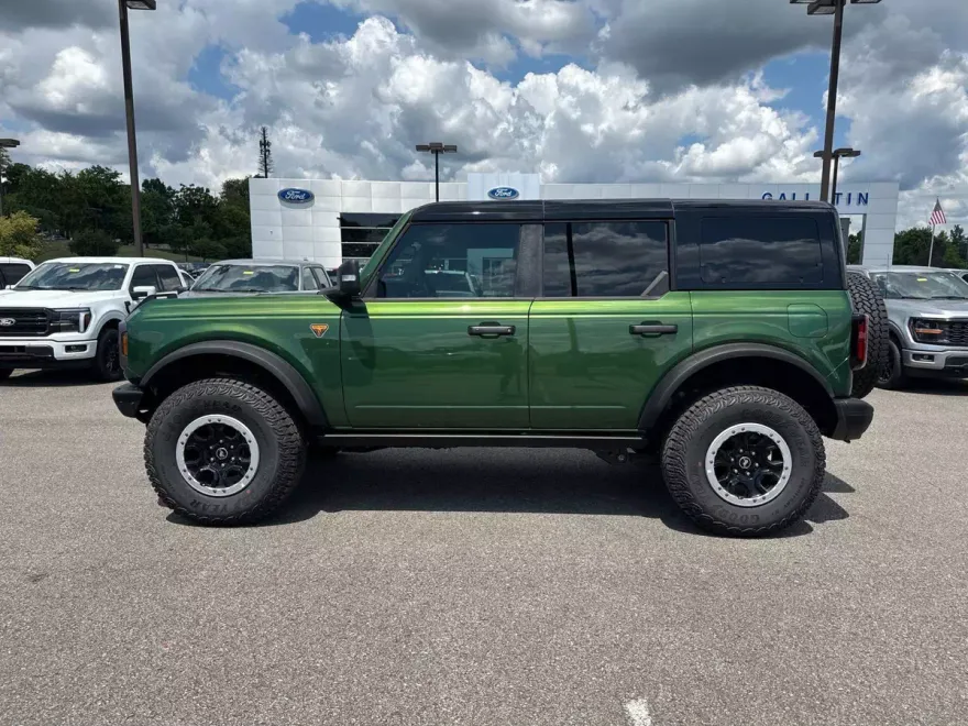 2025 Ford Bronco Badlands photo 1