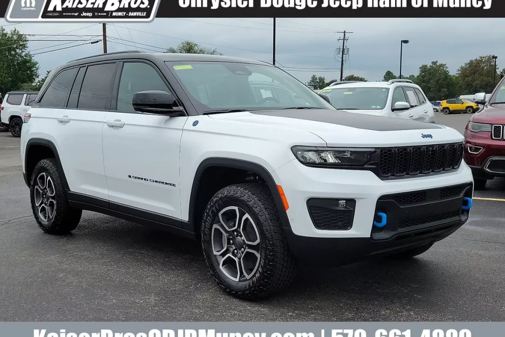 2023 Jeep Cherokee 4xe Trailhawk photo 1