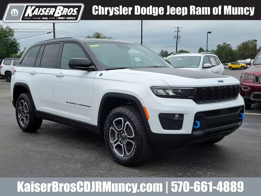 2023 Jeep Cherokee 4xe Trailhawk photo 1