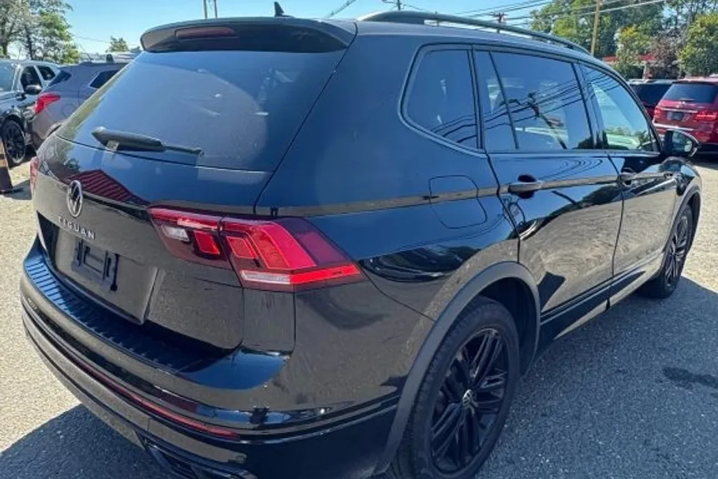 2022 Volkswagen Tiguan SE R-Line Black Sport photo 1