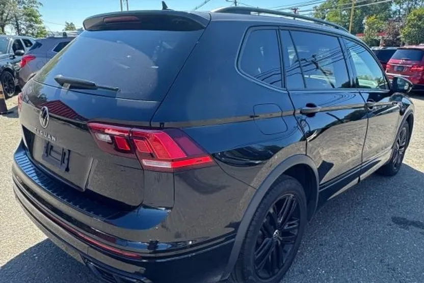 2022 Volkswagen Tiguan SE R-Line Black Sport photo 1