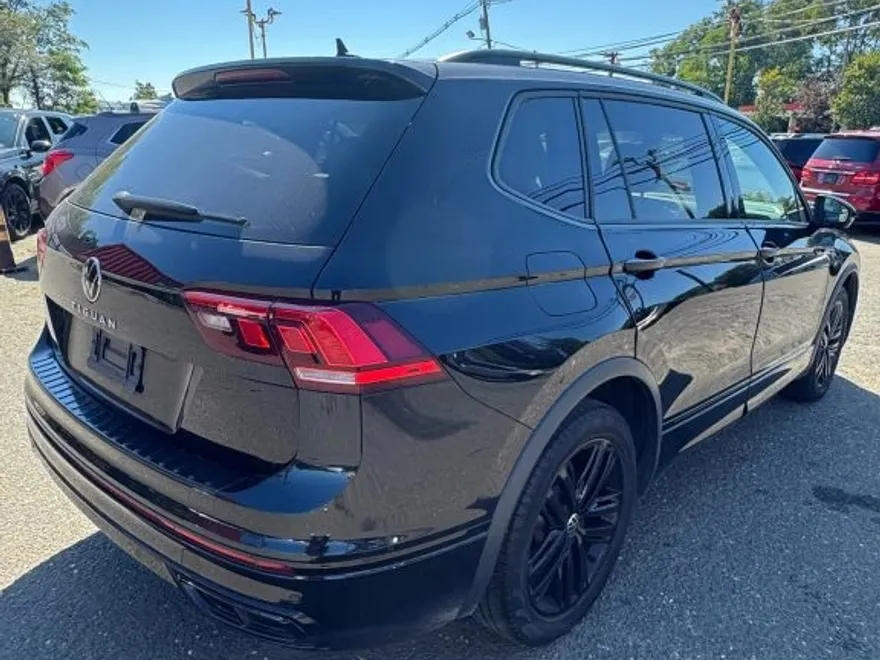 2022 Volkswagen Tiguan SE R-Line Black Sport photo 1