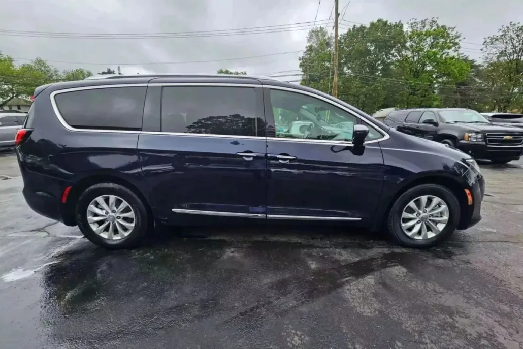 2018 Chrysler Pacifica Touring L photo 1