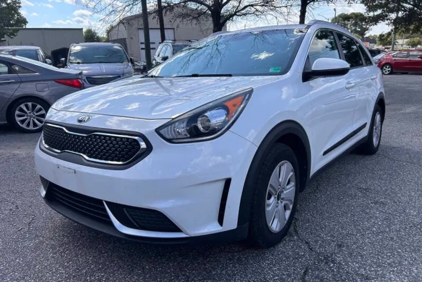 2017 Kia Niro LX photo 1