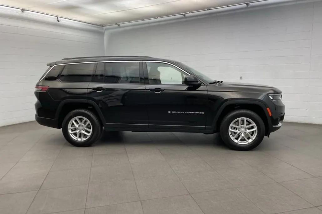 2025 Jeep Grand Cherokee Laredo photo 1