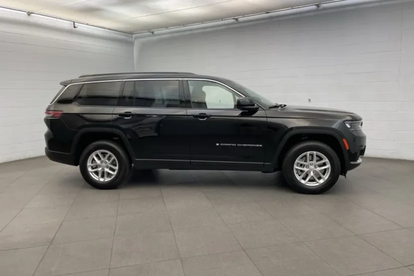 2025 Jeep Grand Cherokee Laredo photo 1