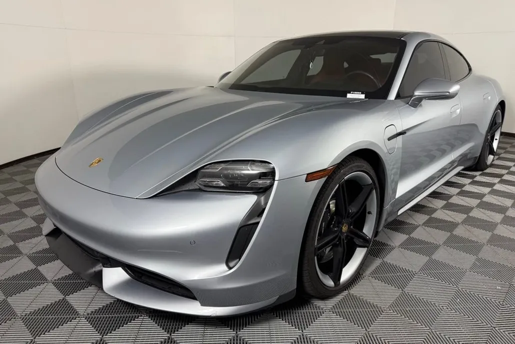 2022 Porsche Taycan Turbo photo 1