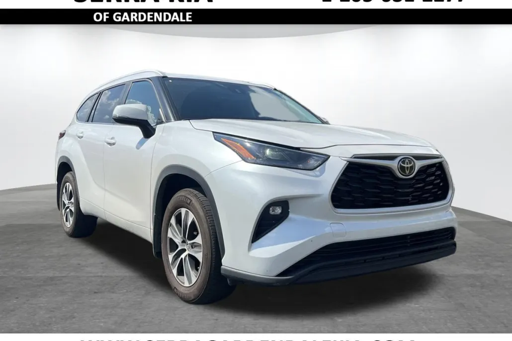 2024 Toyota Highlander XLE photo 1