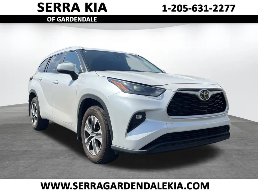 2024 Toyota Highlander XLE photo 1