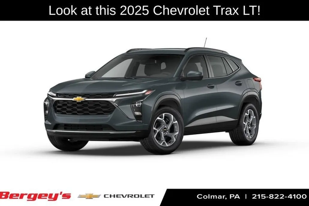 2025 Chevrolet Trax LT photo 1