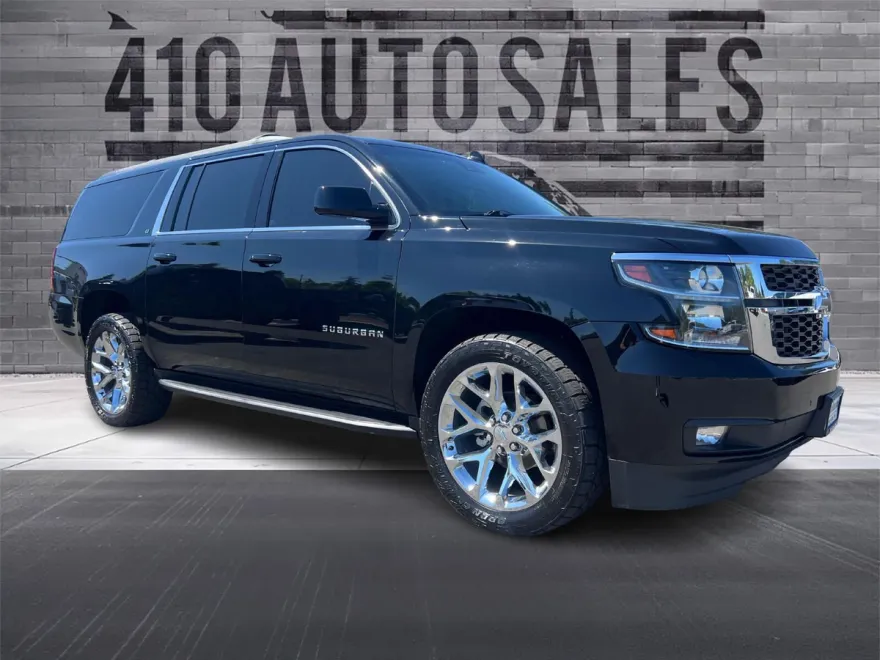 2019 Chevrolet Suburban LT photo 1