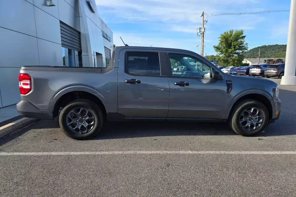 2023 Ford Maverick XLT photo 1