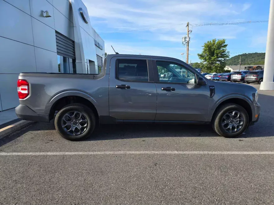 2023 Ford Maverick XLT photo 1