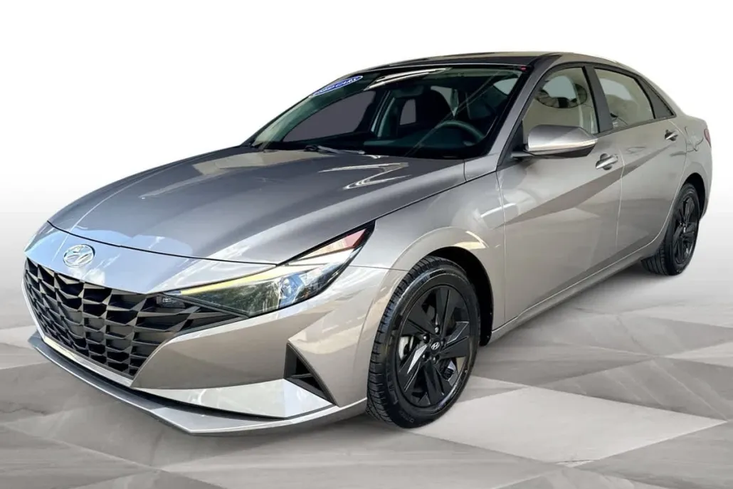 2023 Hyundai Elantra SEL photo 1