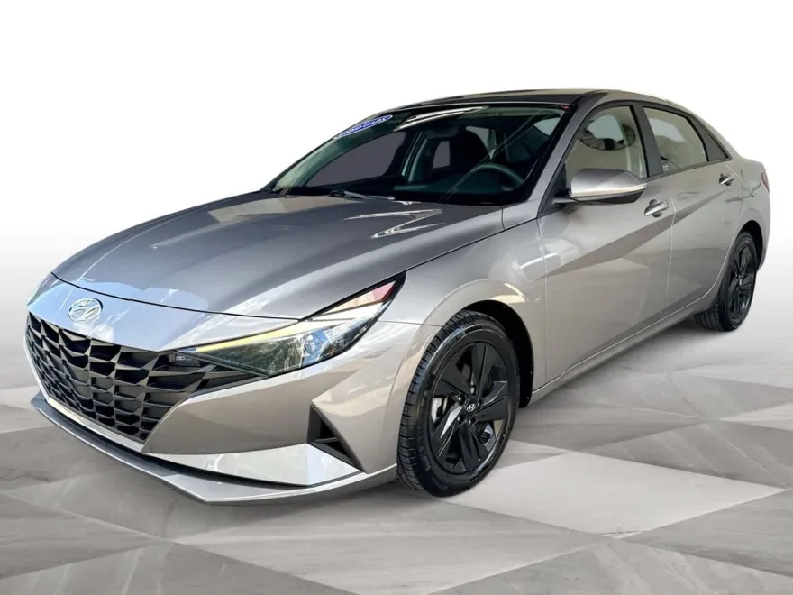 2023 Hyundai Elantra SEL photo 1