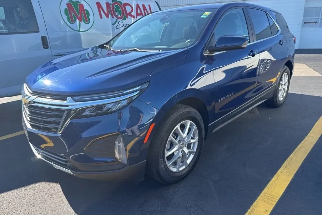 2023 Chevrolet Equinox LT photo 1