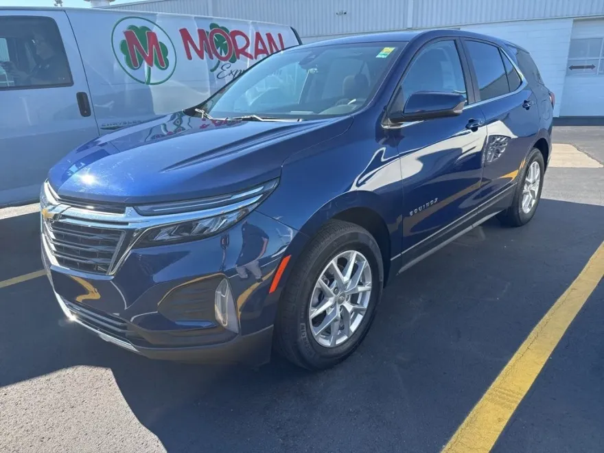 2023 Chevrolet Equinox LT photo 1