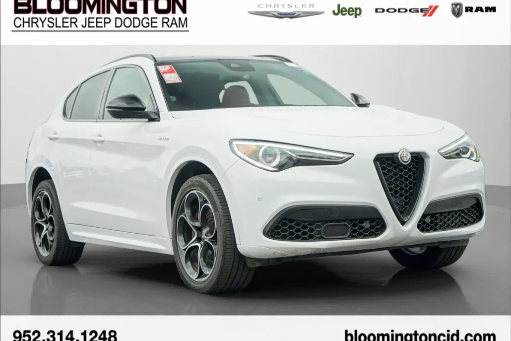 2023 Alfa Romeo Stelvio Ti photo 1