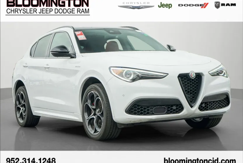 2023 Alfa Romeo Stelvio Ti photo 1