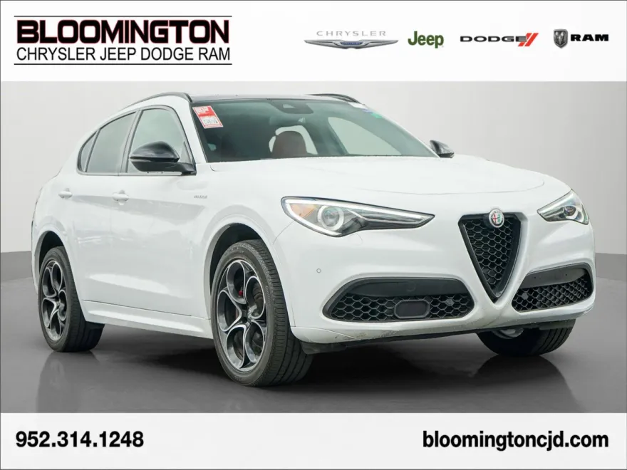 2023 Alfa Romeo Stelvio Ti photo 1