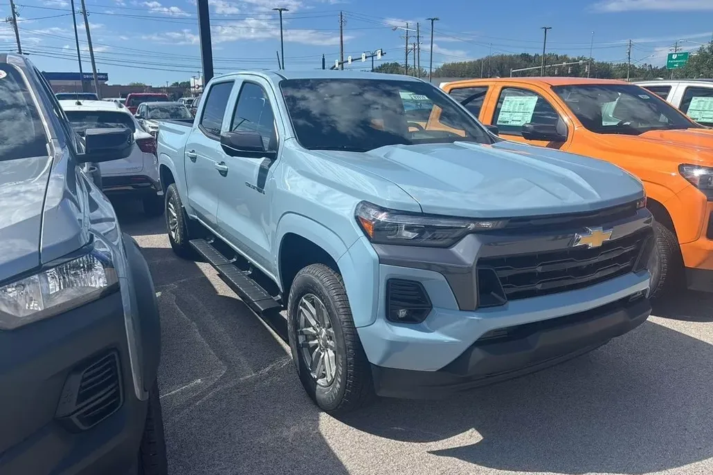 2026 Chevrolet Colorado LT photo 1