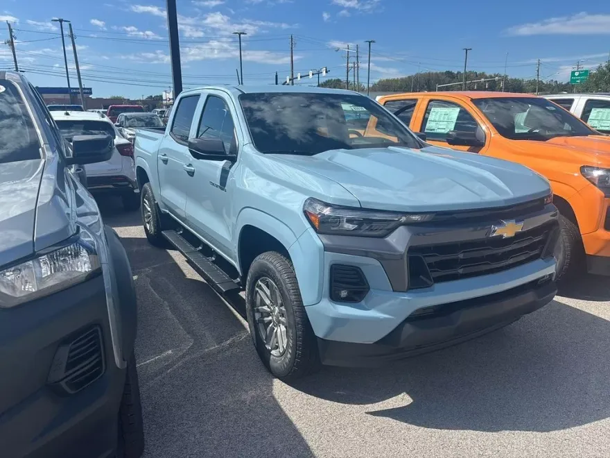 2026 Chevrolet Colorado LT photo 1