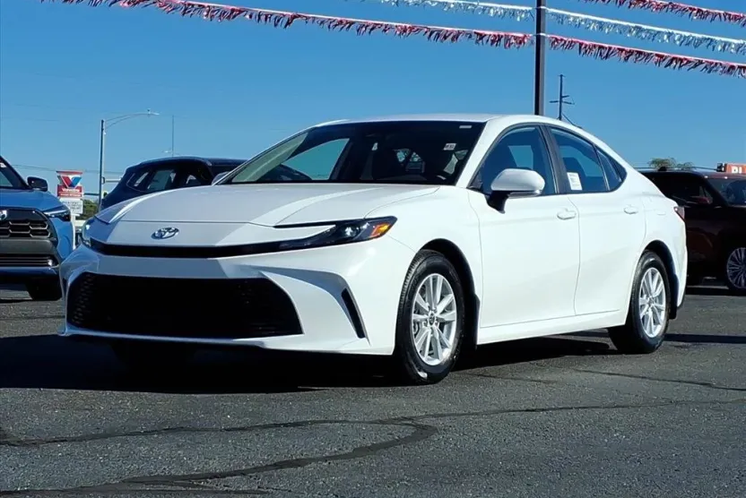 2026 Toyota Camry LE photo 1