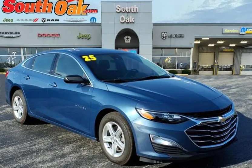 2025 Chevrolet Malibu LS photo 1