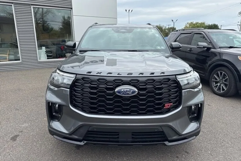 2025 Ford Explorer ST photo 1