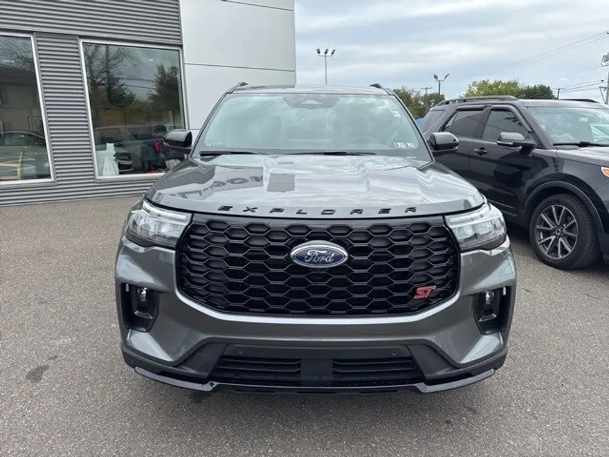 2025 Ford Explorer ST photo 1