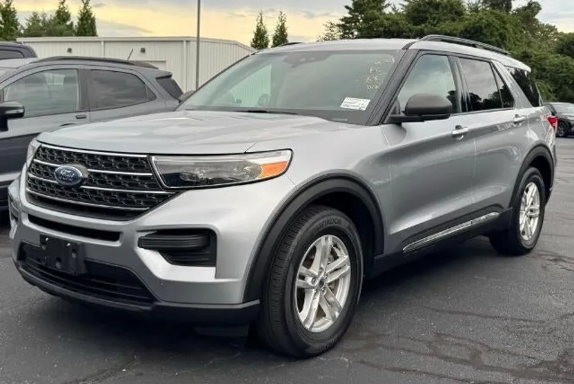 2022 Ford Explorer XLT photo 1